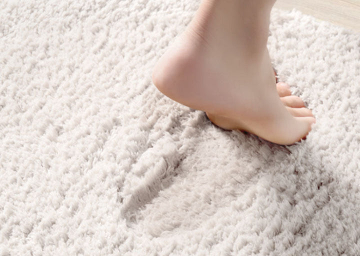 BowLift | Feblilac Get Naked White Floor Bathroom Mat, 50x80cm Bathroom Rug, Plush Water-Absorbent, Non-Slip Toilet Mat, Artificial Bathroom Mats, Best Bath Rugs
