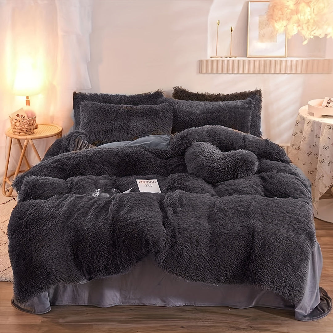 Three-Piece Velvet Bedding Set with Velvet Finish
