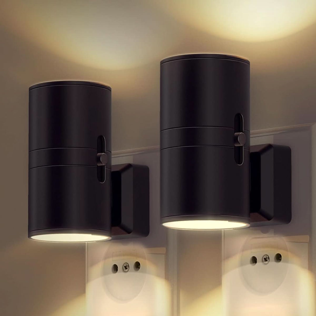 Dimmable LED night light with day/night sensor for pleasant room lighting