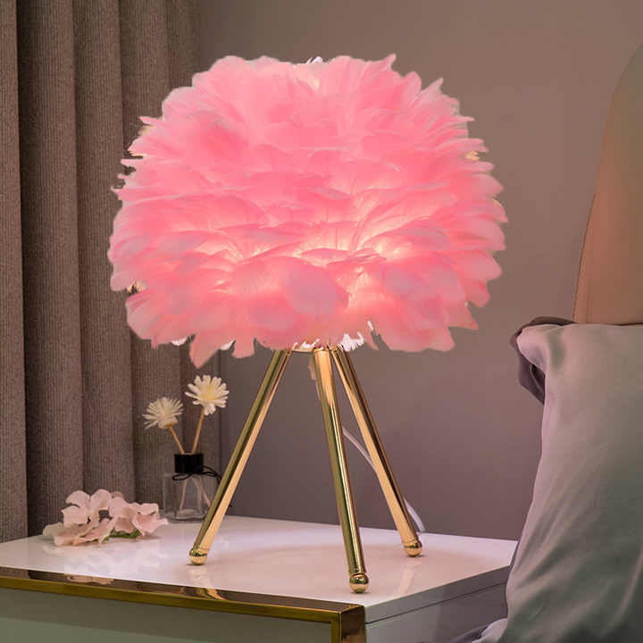 Blossom Table Lamp – Elegant Feather Design with Dimmable Light