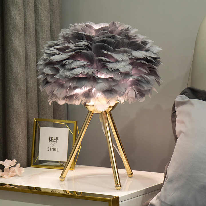 Blossom Table Lamp – Elegant Feather Design with Dimmable Light