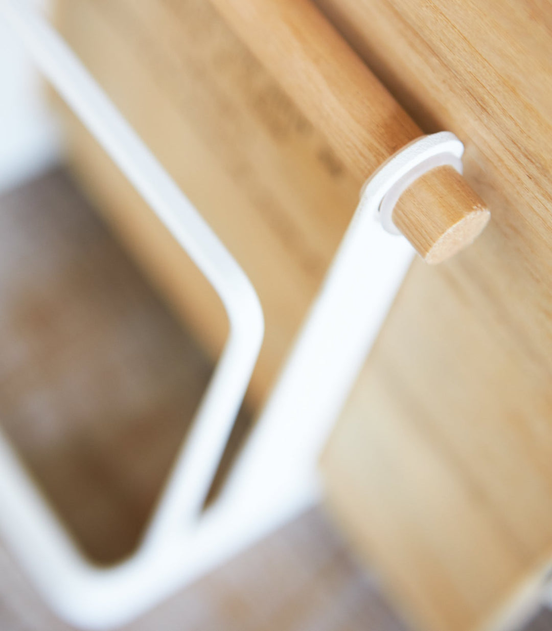 BowLift | Cutting board stand - Steel + Wood