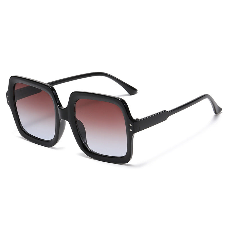 Ladies fashionable square sunglasses with mirrored lenses