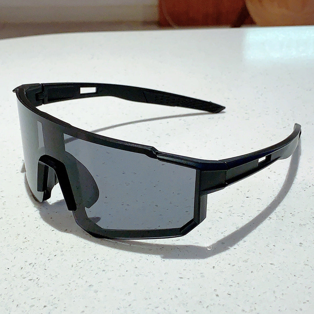 Unisex nan sporty shield sunglasses with continuous mirror lens and adjustable nose bridge