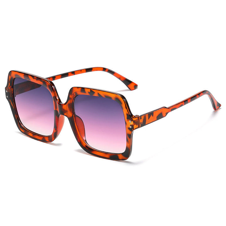 Ladies fashionable square sunglasses with mirrored lenses