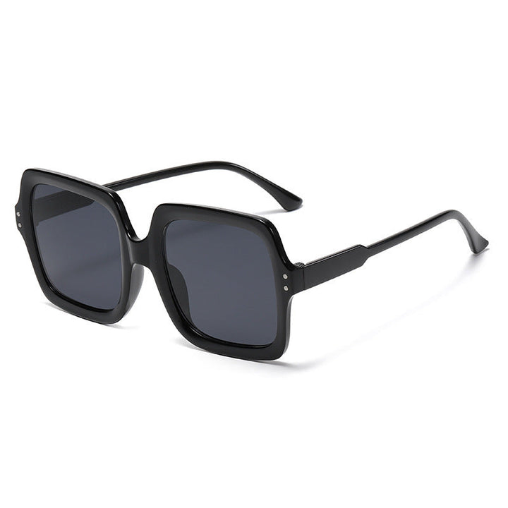 Ladies fashionable square sunglasses with mirrored lenses