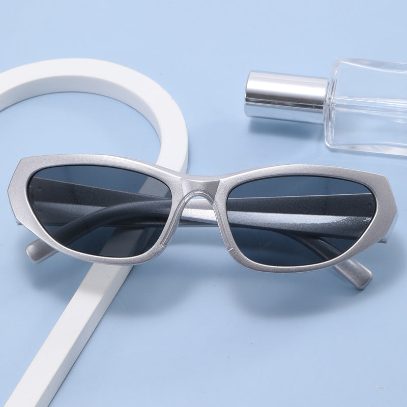 Ladies fashionable sunglasses with mirrored lenses