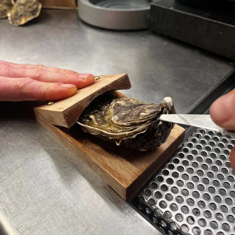 BowLift | Premium wood handle oyster shell opener clamp
