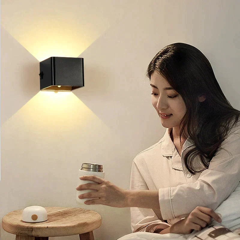 The luxurious and wireless wall lamp!