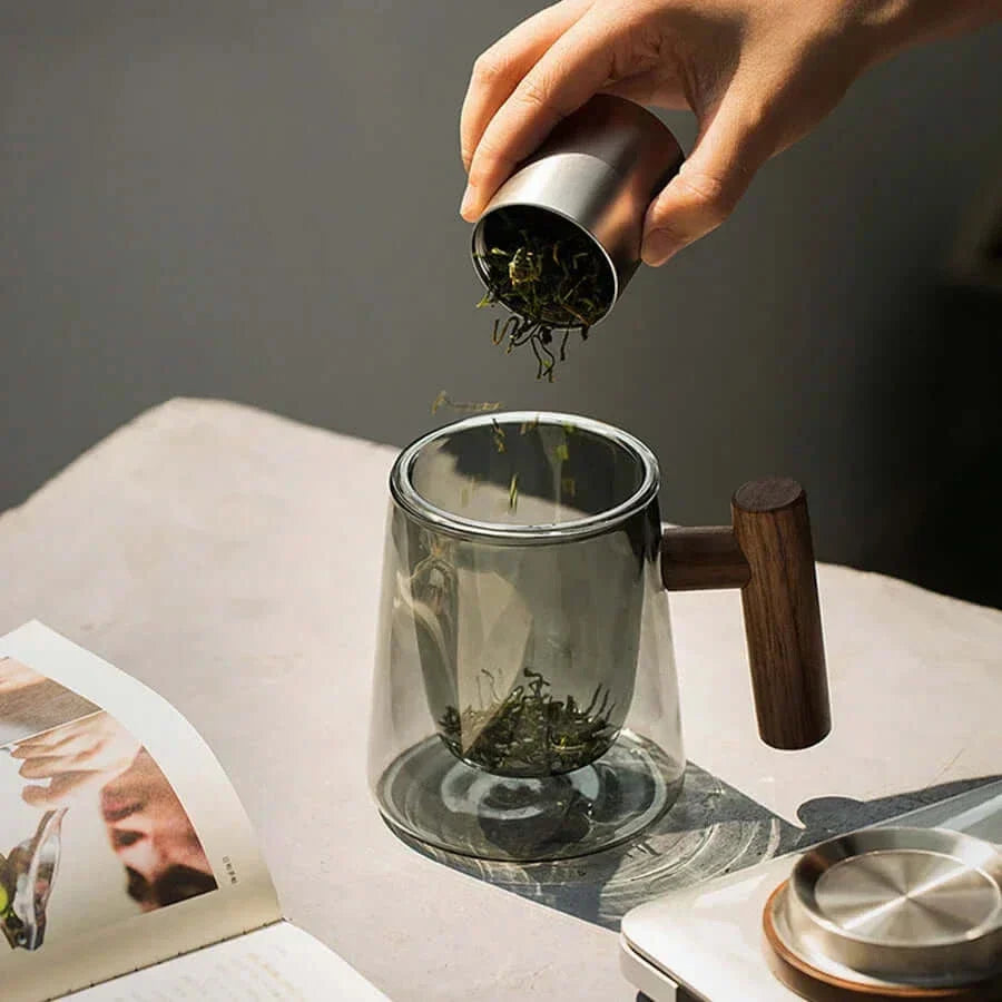 BowLift | Ultramodern Glass Tea Cup with Filter and Lid