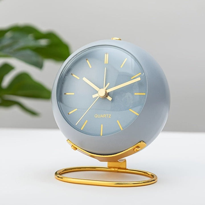 Buzzley Retro Silent Alarm Clock – Vintage Metal Analogue Clock with Night Light